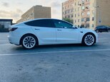 Tesla Model 3-13