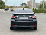 Hyundai Sonata-15
