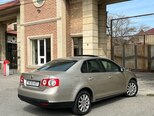 Volkswagen Jetta-9