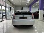 Toyota Prius-12