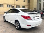 Hyundai Accent-11