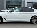 BMW 530e-12