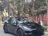 Tesla Model Y-1