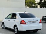Nissan Tiida-13