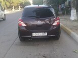 Nissan Tiida-12