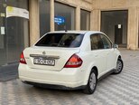 Nissan Tiida-5