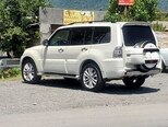 Mitsubishi Pajero-4