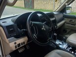 Mitsubishi Pajero-9