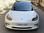 Tesla Model 3-1