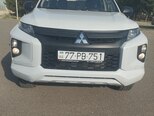 Mitsubishi L200-1