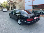 Mercedes E 280-8