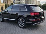 Audi Q7-5