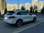 Porsche Cayenne-4