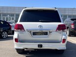 Toyota Land Cruiser-7