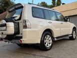 Mitsubishi Pajero-4
