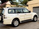 Mitsubishi Pajero-6