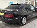 Mercedes E 240-11