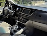 Kia Carnival-13