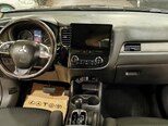 Mitsubishi Outlander-12
