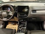 Mitsubishi Outlander-13