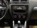 Volkswagen Jetta-21
