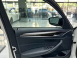 BMW 530e-12