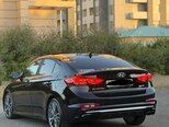 Hyundai Elantra-8