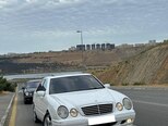 Mercedes E 280-1