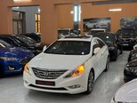 Hyundai Sonata-12