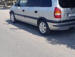 Opel Zafira-9