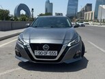 Nissan Altima-1