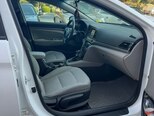 Hyundai Elantra-12