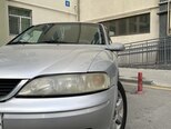 Opel Vectra-4