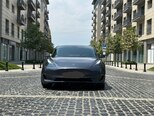 Tesla Model 3-1