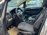 Opel Zafira-11