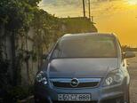 Opel Zafira-11