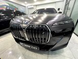 BMW i7-1