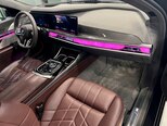 BMW i7-19