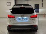 Hyundai Grand Santa Fe-3