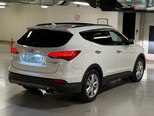 Hyundai Grand Santa Fe-6