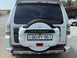 Mitsubishi Pajero-4