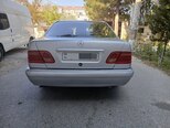 Mercedes E 240-4