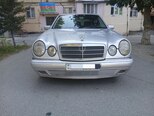 Mercedes E 240-1