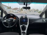 Toyota Auris-11