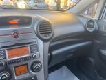 Kia Carens-8