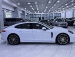 Porsche Panamera-4