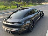 Porsche Taycan-3
