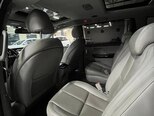 Kia Carnival-12