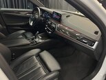 BMW 530e-11