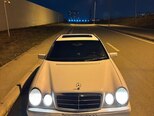 Mercedes E 220-1